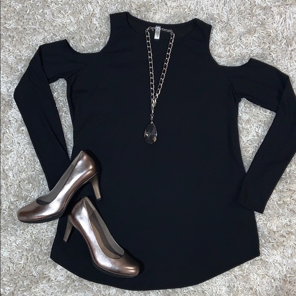 Lyss Loo Tops - 🌹Lyss Loo Long Sleeve Cold Shoulder Top NWOT🌹